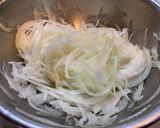 玉ねぎと米酢と蜂蜜とお塩だけ入れる作り方1写真