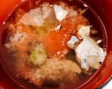 鯖缶、トマト、ほうれん草のご馳走お味噌汁作り方5写真