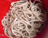 茹で蕎麦の残りで♪ 蕎麦サラダ作り方1写真