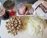 きのこと牛コマ肉の赤ワイントマト煮込み作り方1写真