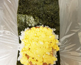 安くて簡単！魚肉バーガーと卵のおにぎらず作り方5写真