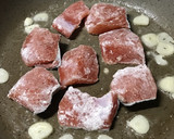 鮭としめじのガリバタみそマヨ炒め作り方3写真