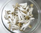レンジ☆豆苗しめじカニカマ胡麻マヨサラダ作り方1写真