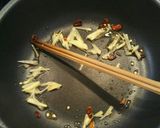 唐辛子でピリッ！豚肉とごぼうの炒め物！作り方3写真