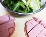 小松菜とハムの焼きそば作り方1写真