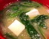 ゴマの風味香る！ほうれん草の味噌汁作り方4写真