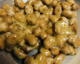 毎日の納豆●ゆで玉子をくずして作り方1写真