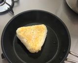 コンビニのツナおにぎりのチーズオムライス作り方2写真