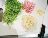 ベーコンと豆苗のニンニク炒め♪作り方1写真