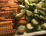 鶏肉と野菜を切ってトレイに並べるレシピ作り方3写真
