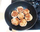 レンコンとひき肉の胡麻照り作り方3写真