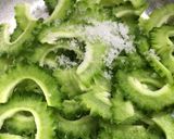 生だからビタミンたっぷり!ゴーヤサラダ作り方2写真