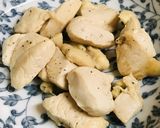 毎日の納豆●鶏むね肉の細切れ炒めと作り方1写真