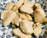 毎日の納豆●鶏むね肉の細切れ炒めと作り方1写真