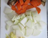 ニンニクと生姜入り根菜たっぷりモツ煮込み作り方1写真