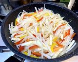 マコモと大根とパプリカのごま油炒め作り方3写真