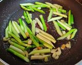 鶏皮アスパラ炒め作り方4写真