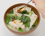 すぐおいしい！小松菜と餃子のスープ作り方5写真