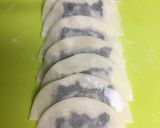 鮭フレーク&チーズ☆餃子の皮で半月焼き作り方6写真