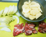 簡単食材！豚こまのマヨじゃが炒め作り方1写真