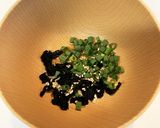 お椀１つで簡単ワカメスープ作り方1写真