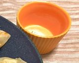 鮭フレーク&チーズ☆餃子の皮で半月焼き作り方2写真