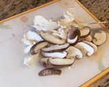簡単^_^椎茸と舞茸のお味噌汁作り方1写真