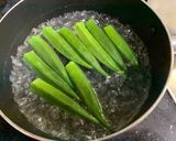 鳥もも肉とオクラのコッテリ炒め作り方1写真
