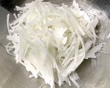 副菜♫ひと味違う☆簡単大根サラダ作り方1写真