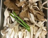 旨味たっぷりキノコとベーコンのクリーム煮作り方1写真