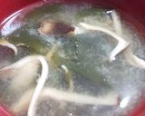 ハタケシメジとワカメの味噌汁作り方6写真