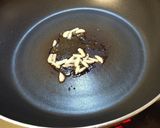 豆苗と豚こま切れ肉のゴマ醤油炒め。作り方1写真
