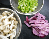 簡単！さつまいもと小松菜のお味噌汁作り方2写真