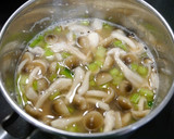簡単！さつまいもと小松菜のお味噌汁作り方4写真
