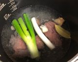 牛スネ肉とれんこんのスープ作り方3写真