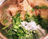 梅ダレで♪ 鶏ひき肉とみつ葉の棒餃子作り方1写真