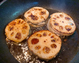 れんこんの挽き肉はさみ焼き☆作り方7写真