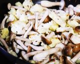 サラダにもなるカリフラワーと茸カレー炒め作り方4写真