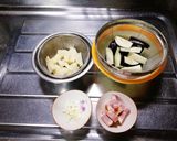 ベーコンと野菜のコンソメ炒め作り方1写真