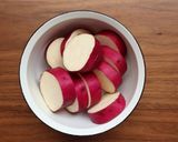 簡単!晩ご飯に♪さつまいものそぼろ煮作り方1写真
