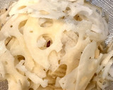 旦那がつくるれんこんの梅肉和え作り方2写真