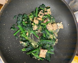 鯖缶とほうれん草のガーリックオイル炒め作り方3写真