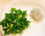 大根の葉としらすの炒り煮 *☻*作り方1写真