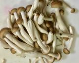豚肉とブナシメジのピリ辛味噌炒め作り方1写真