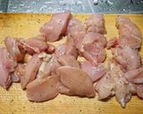 鶏胸肉のニンニクバター醤油炒め‼️作り方1写真