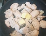 鶏胸肉のニンニクバター醤油炒め‼️作り方5写真