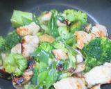 鶏ささみとネギとブロッコリーの塩麹炒め作り方10写真