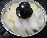 簡単おひとり鍋！餃子鍋　たっぷりニラ白菜作り方3写真
