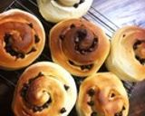 チョコとキャラメルシュガーのロールパン作り方9写真