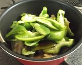 ピーマンと手羽元のヌックマム甘酢煮作り方3写真